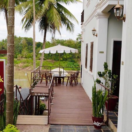 Mao Phasok Riverside Guesthouse 루앙프라방 외부 사진