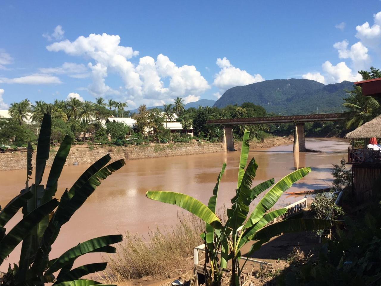 Mao Phasok Riverside Guesthouse 루앙프라방 외부 사진