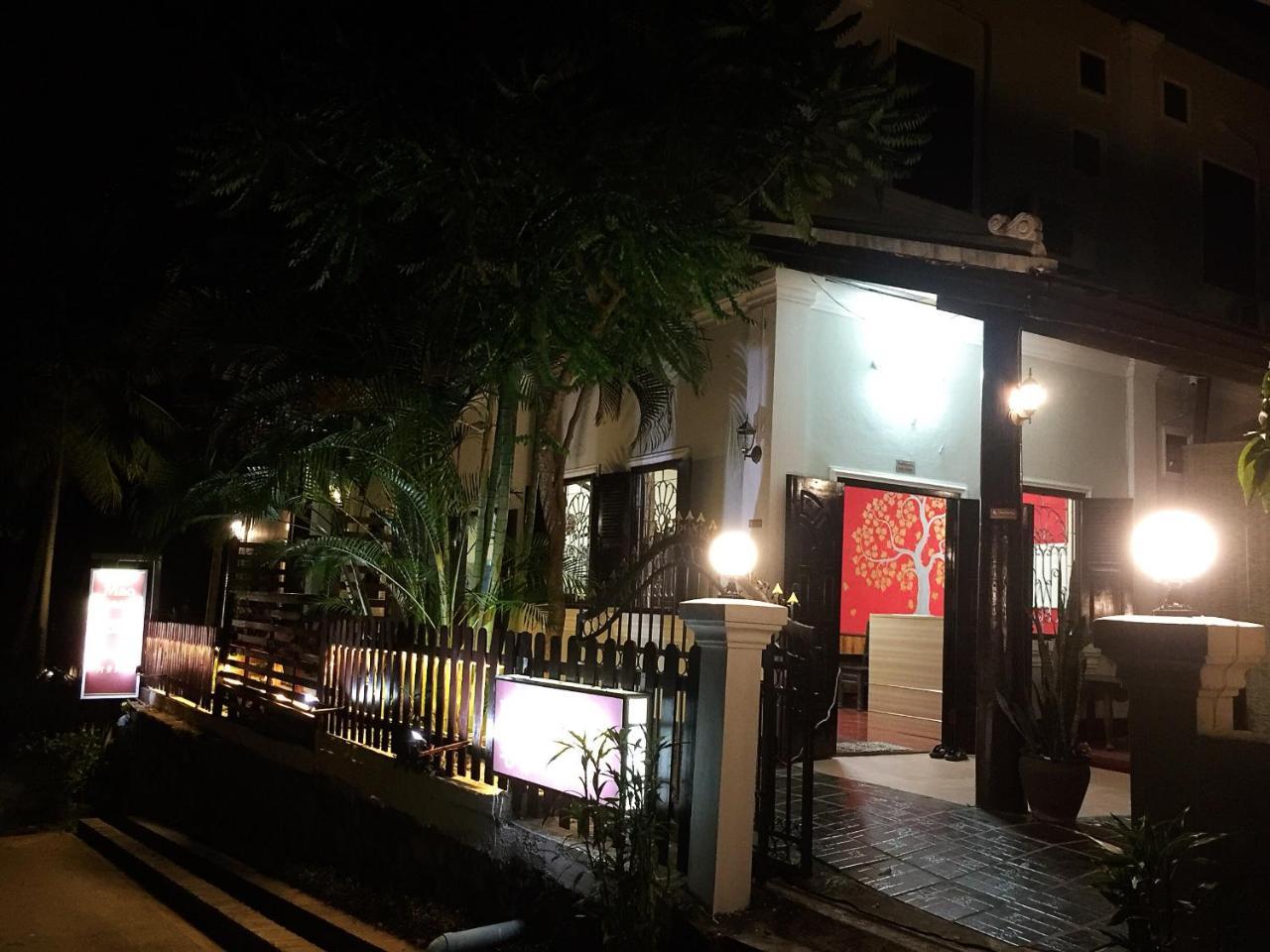 Mao Phasok Riverside Guesthouse 루앙프라방 외부 사진