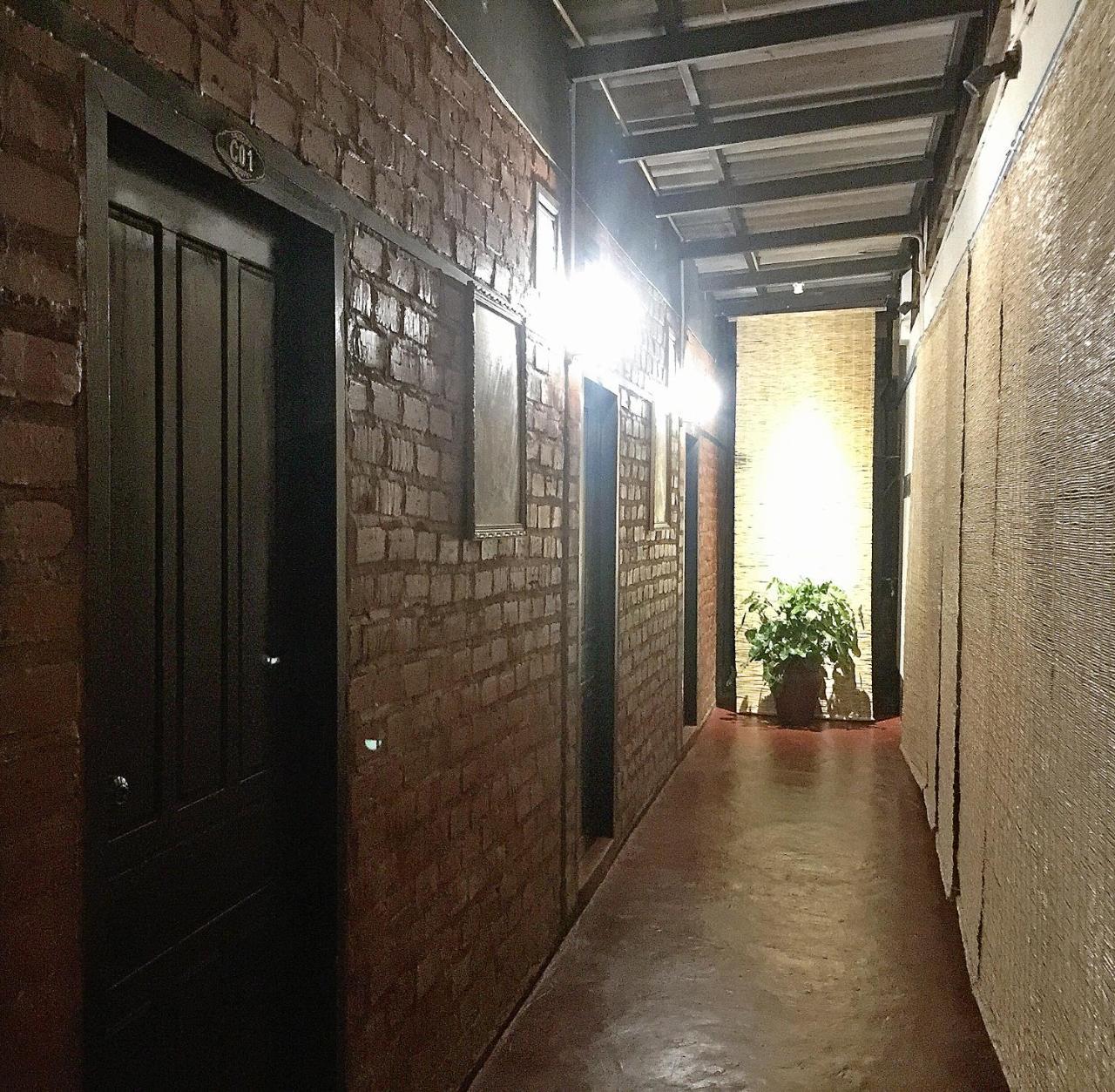Mao Phasok Riverside Guesthouse 루앙프라방 외부 사진