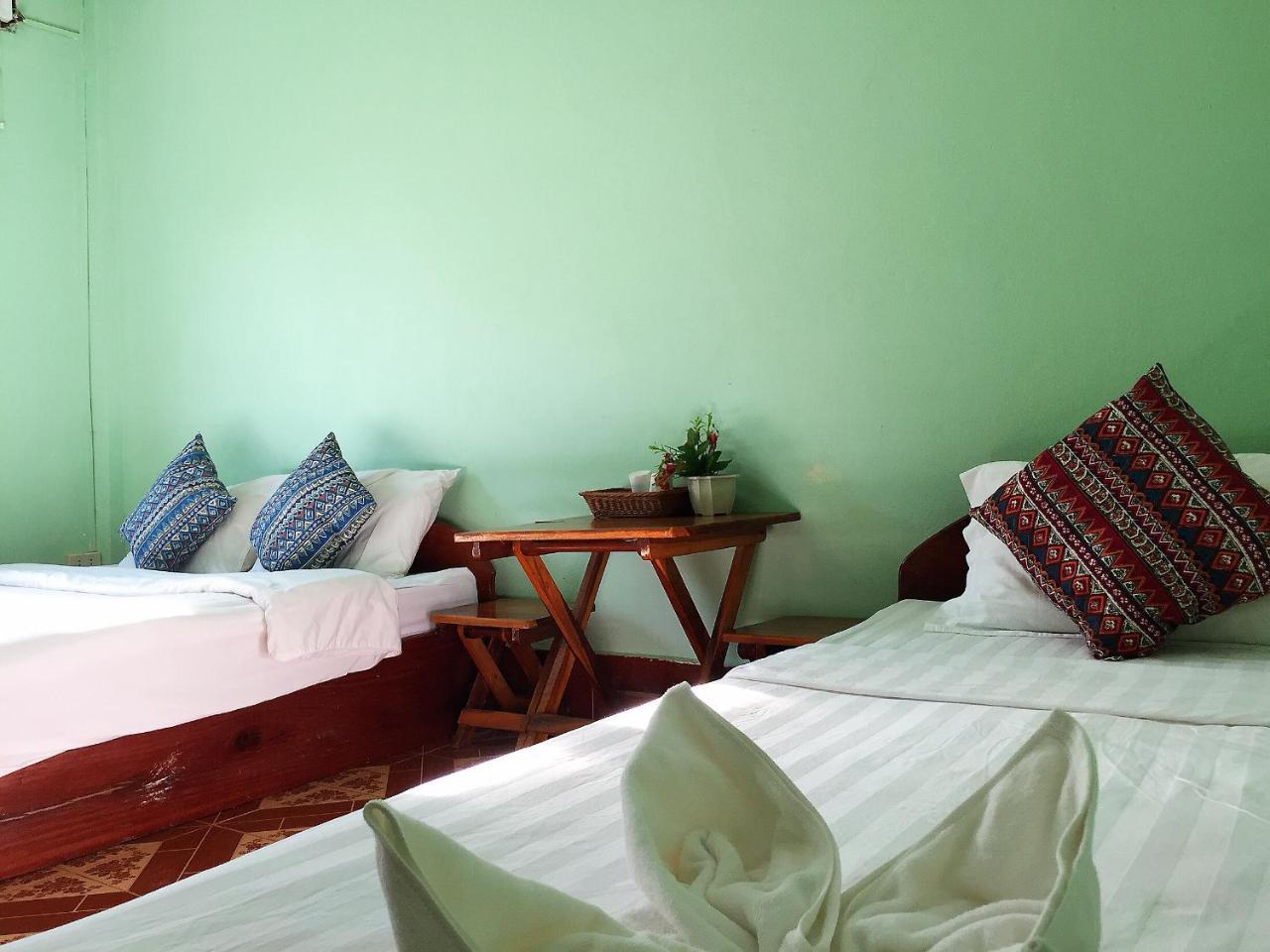 Mao Phasok Riverside Guesthouse 루앙프라방 외부 사진