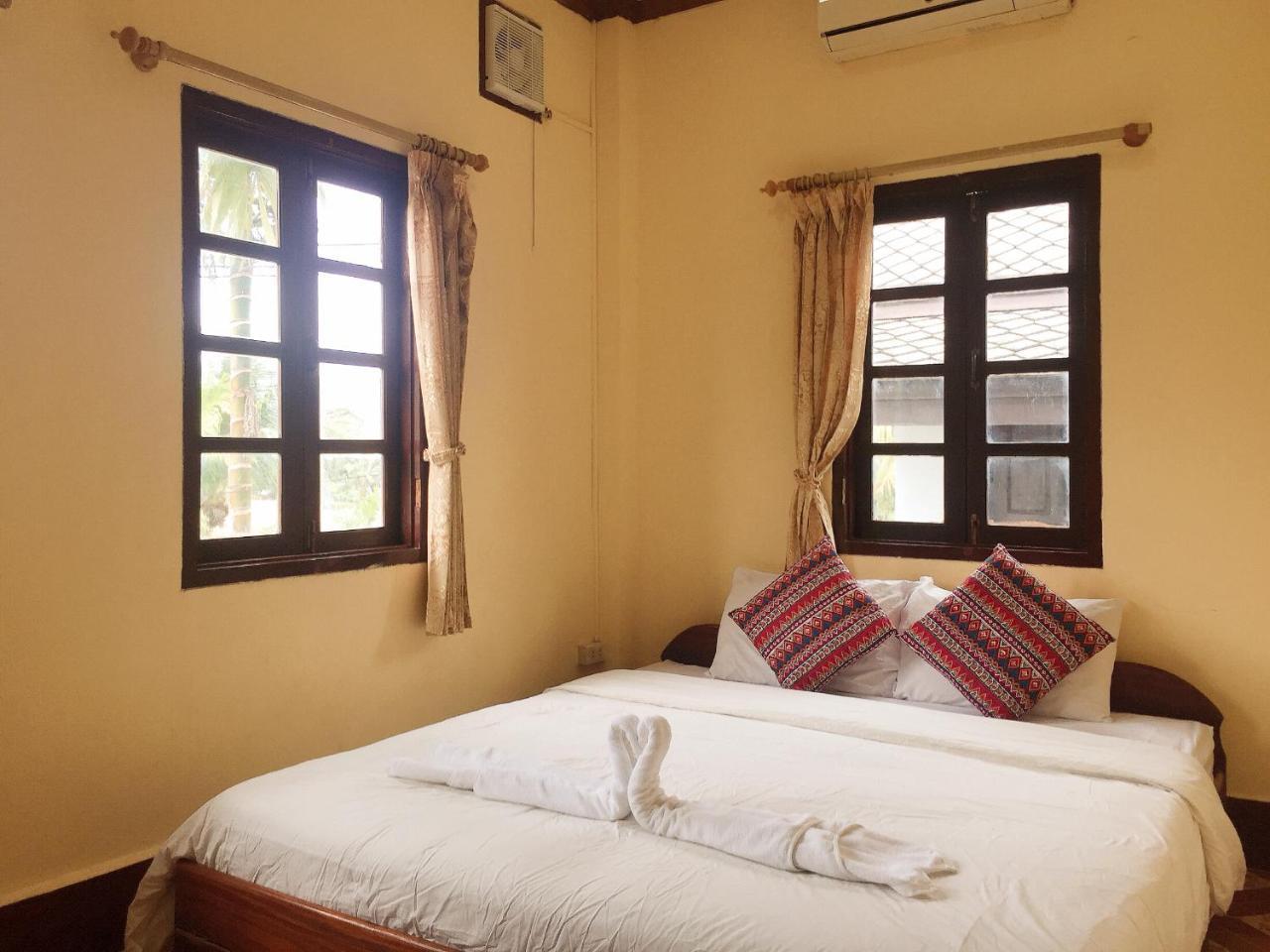 Mao Phasok Riverside Guesthouse 루앙프라방 외부 사진