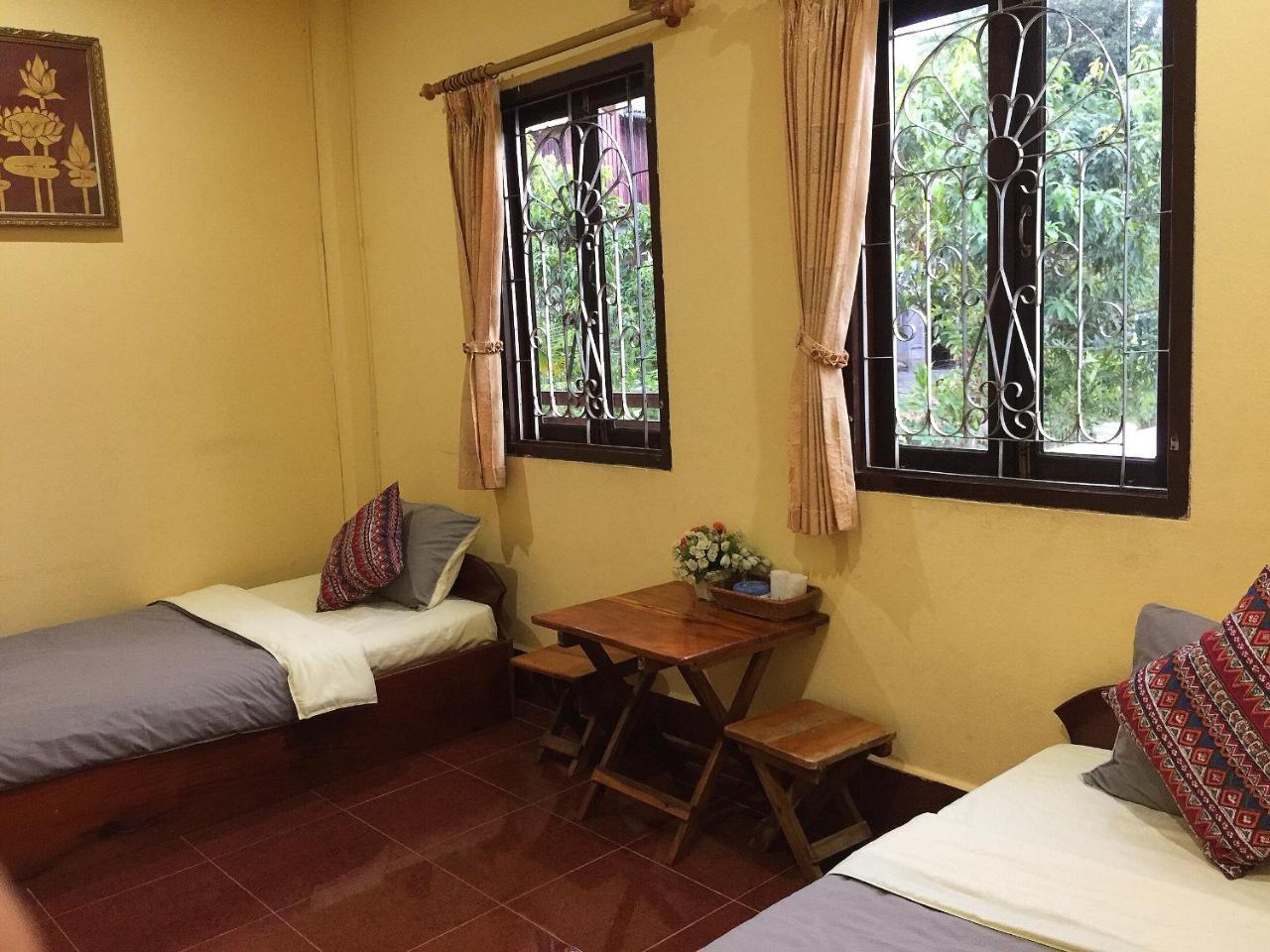Mao Phasok Riverside Guesthouse 루앙프라방 외부 사진