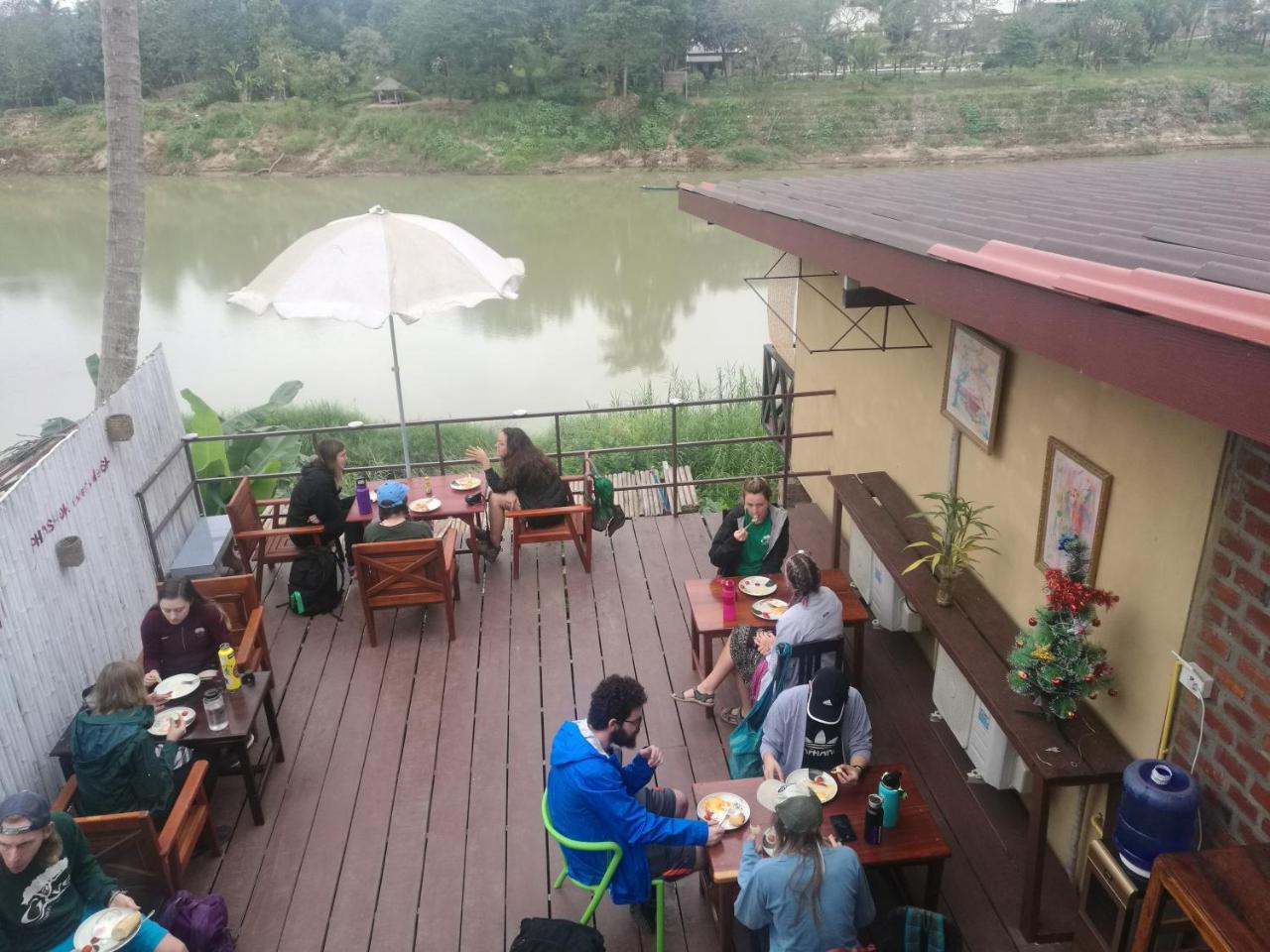 Mao Phasok Riverside Guesthouse 루앙프라방 외부 사진