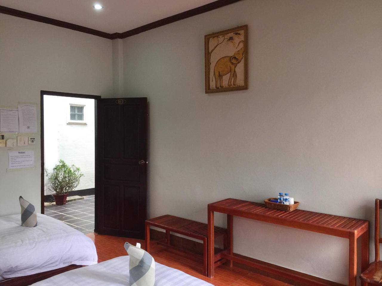 Mao Phasok Riverside Guesthouse 루앙프라방 외부 사진