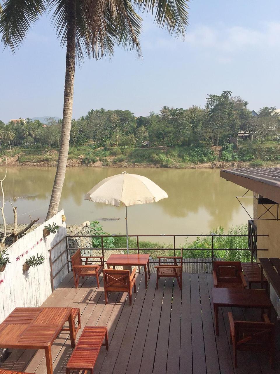 Mao Phasok Riverside Guesthouse 루앙프라방 외부 사진