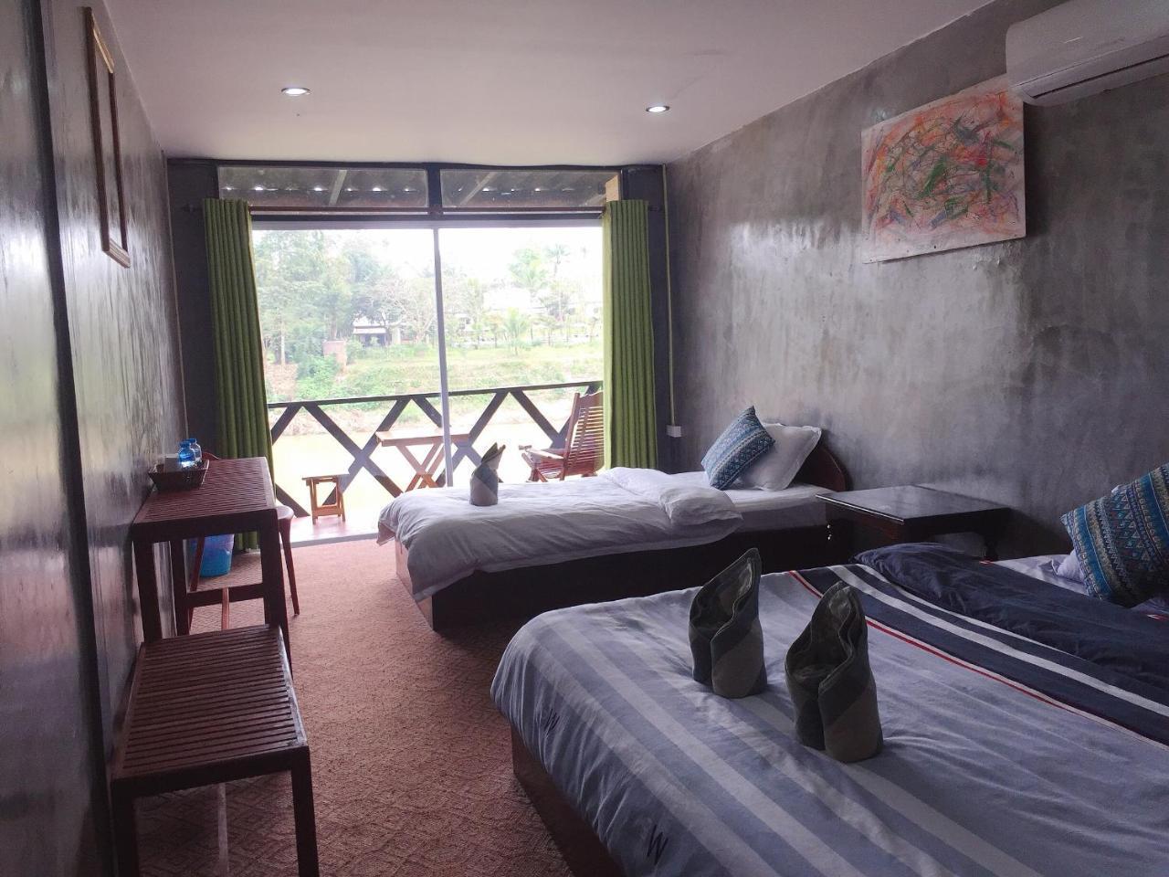 Mao Phasok Riverside Guesthouse 루앙프라방 외부 사진