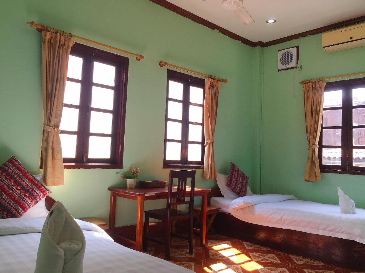 Mao Phasok Riverside Guesthouse 루앙프라방 외부 사진