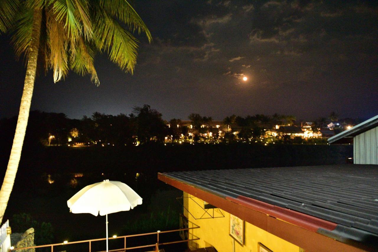 Mao Phasok Riverside Guesthouse 루앙프라방 외부 사진