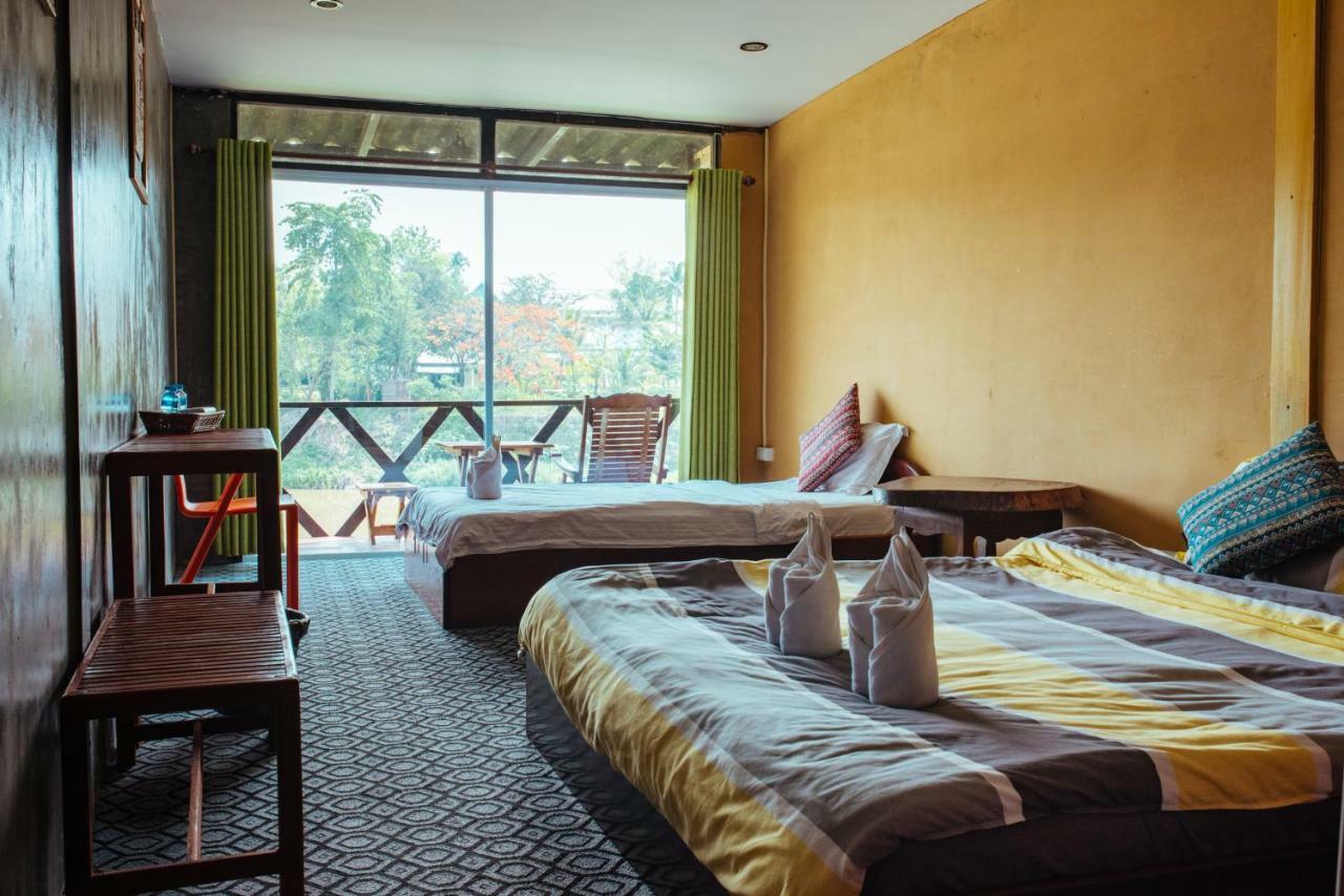 Mao Phasok Riverside Guesthouse 루앙프라방 외부 사진