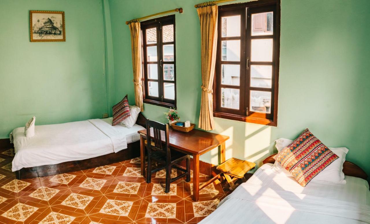 Mao Phasok Riverside Guesthouse 루앙프라방 외부 사진