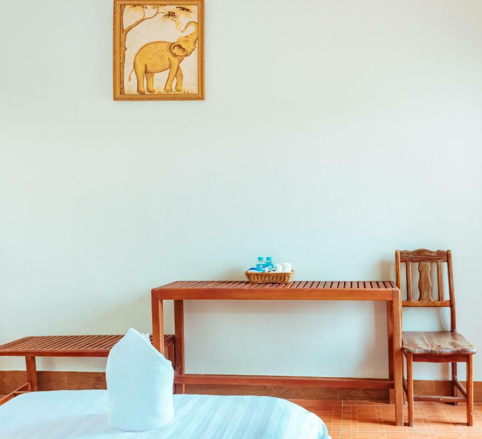 Mao Phasok Riverside Guesthouse 루앙프라방 외부 사진