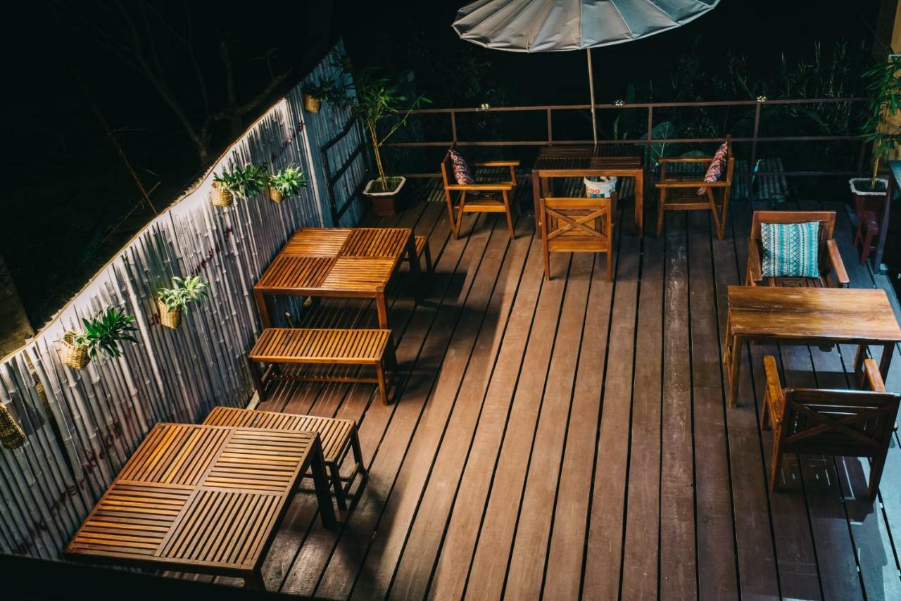 Mao Phasok Riverside Guesthouse 루앙프라방 외부 사진