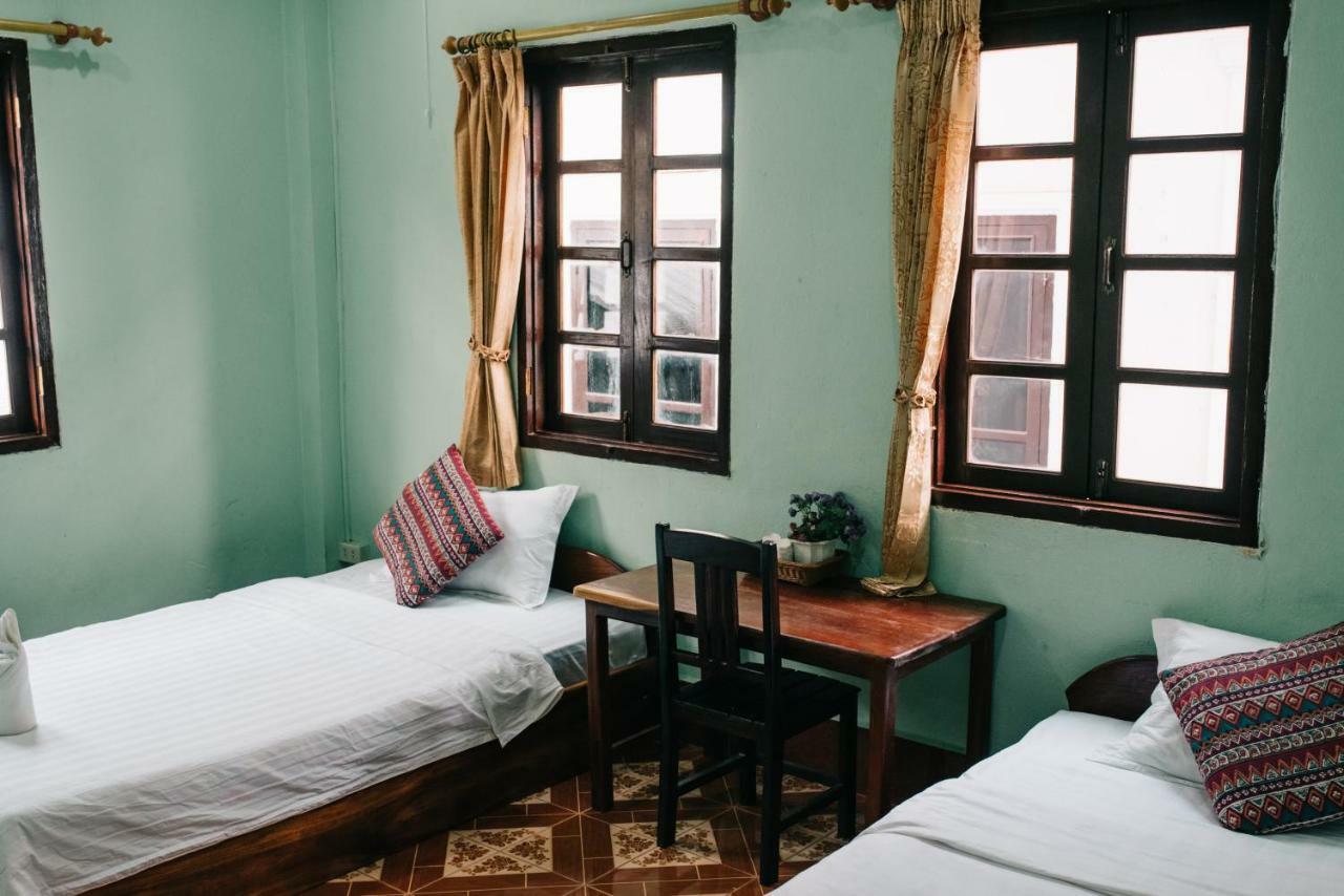 Mao Phasok Riverside Guesthouse 루앙프라방 외부 사진