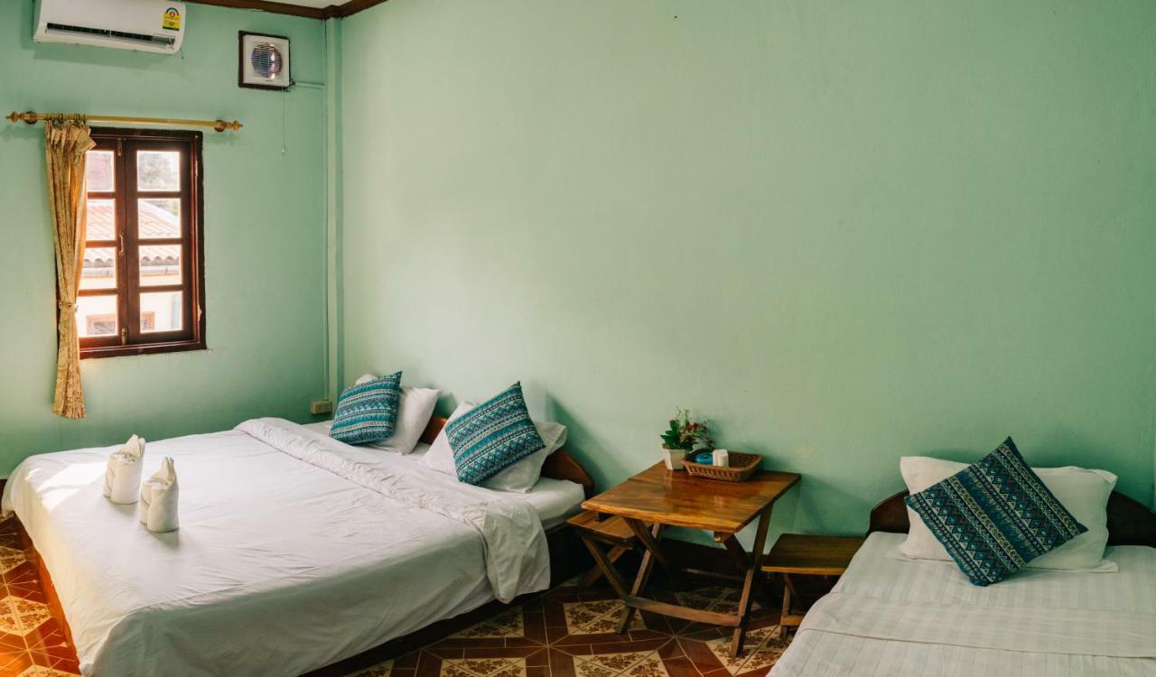 Mao Phasok Riverside Guesthouse 루앙프라방 외부 사진