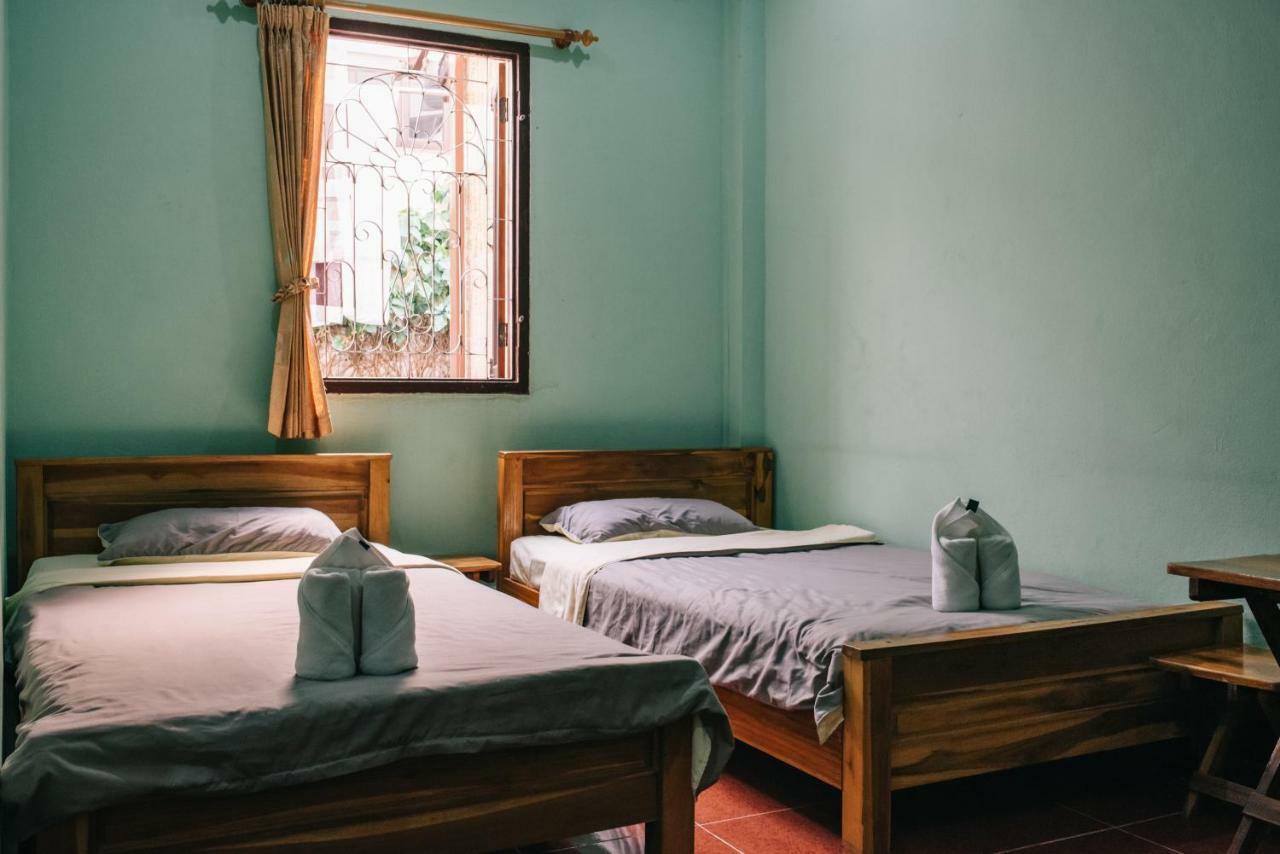 Mao Phasok Riverside Guesthouse 루앙프라방 외부 사진