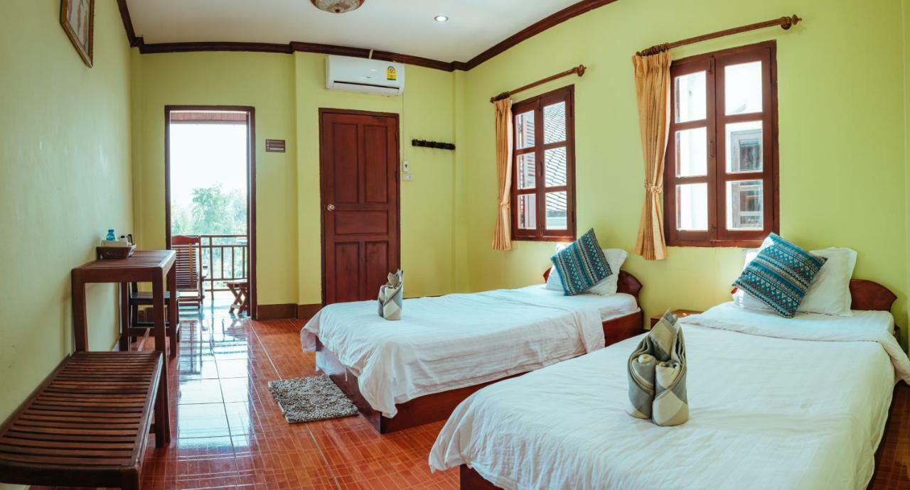 Mao Phasok Riverside Guesthouse 루앙프라방 외부 사진