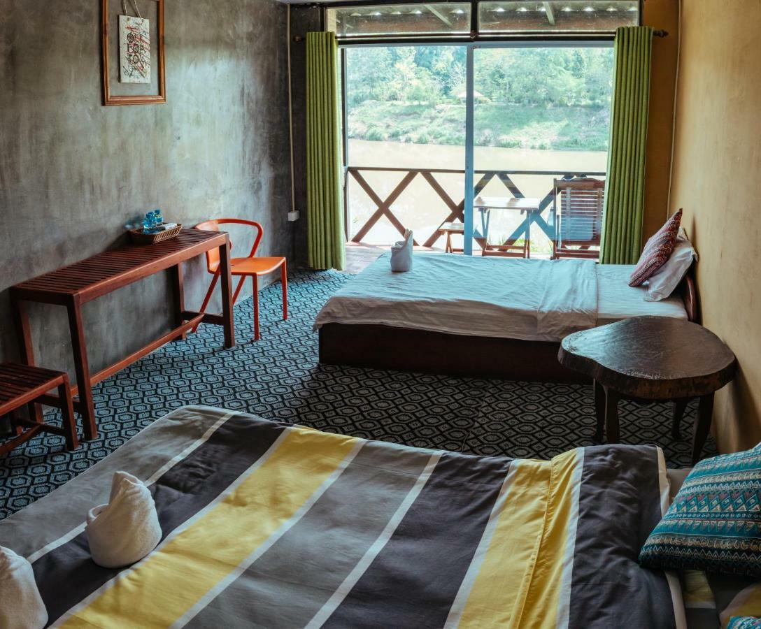 Mao Phasok Riverside Guesthouse 루앙프라방 외부 사진