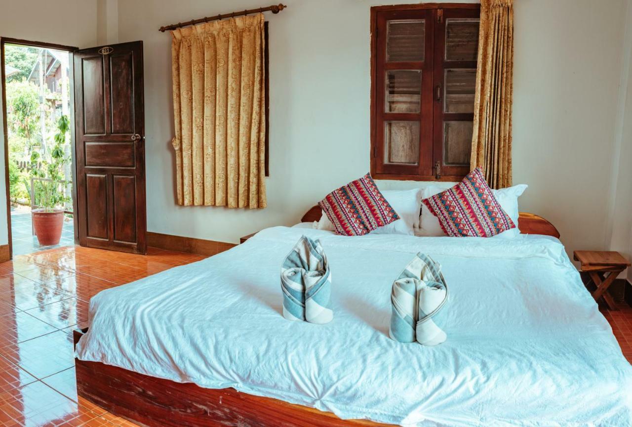 Mao Phasok Riverside Guesthouse 루앙프라방 외부 사진